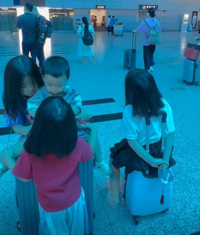 ：家庭背景曝光哥嫌她无理取闹回应麻将胡了网址福建4娃妈拒补票后续(图2)